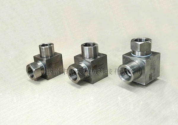 新天生产的异型液压回转接头图片